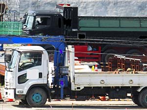 ダンプ・クレーン付